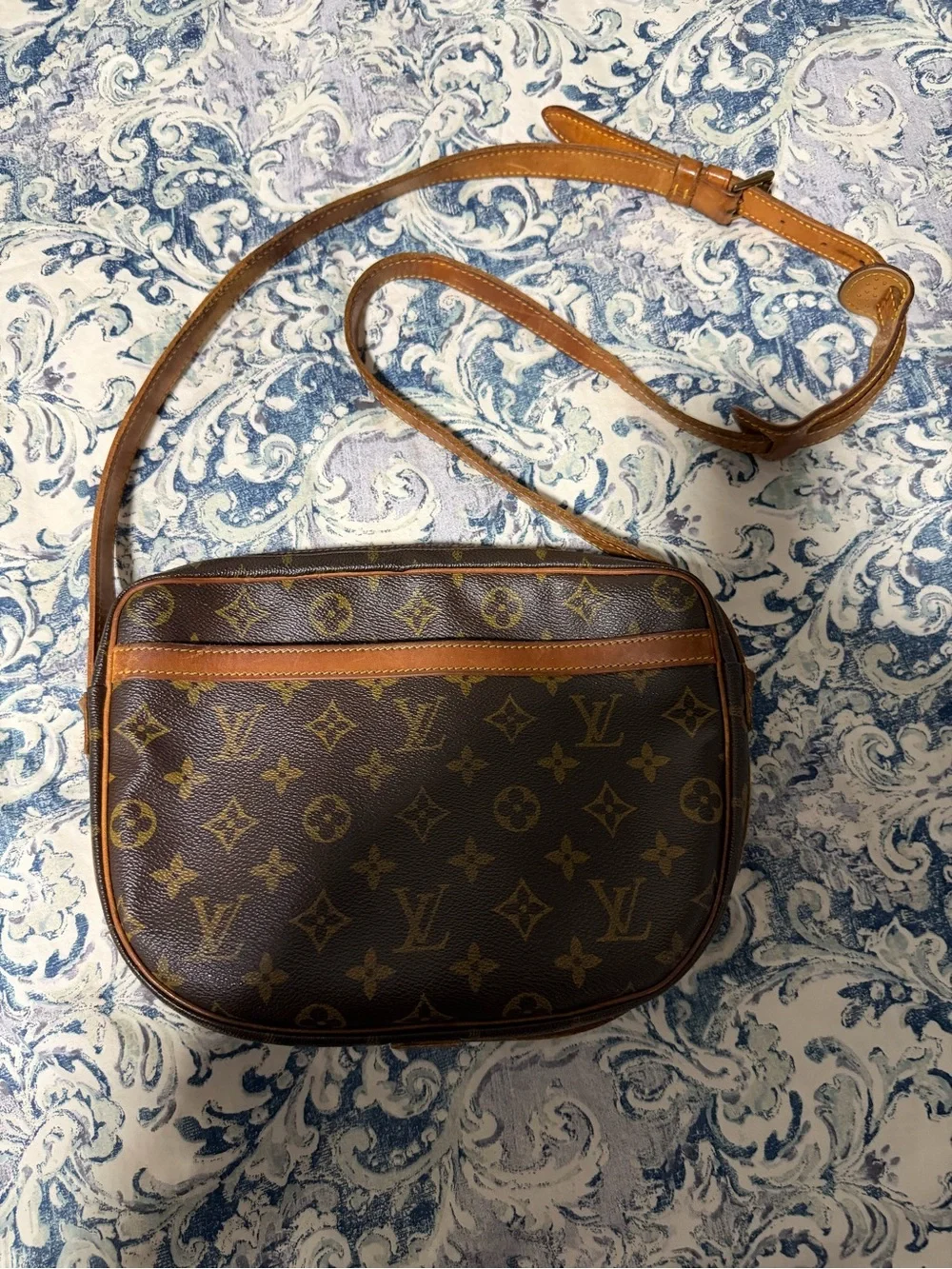 Vintage Louis Vuitton Jeune Fille GM Monogram Crossbody Bag•M1874